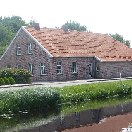 Ferienwohnung Gulf Im Gulfhof Am Kanal Grossefehn 외부 사진